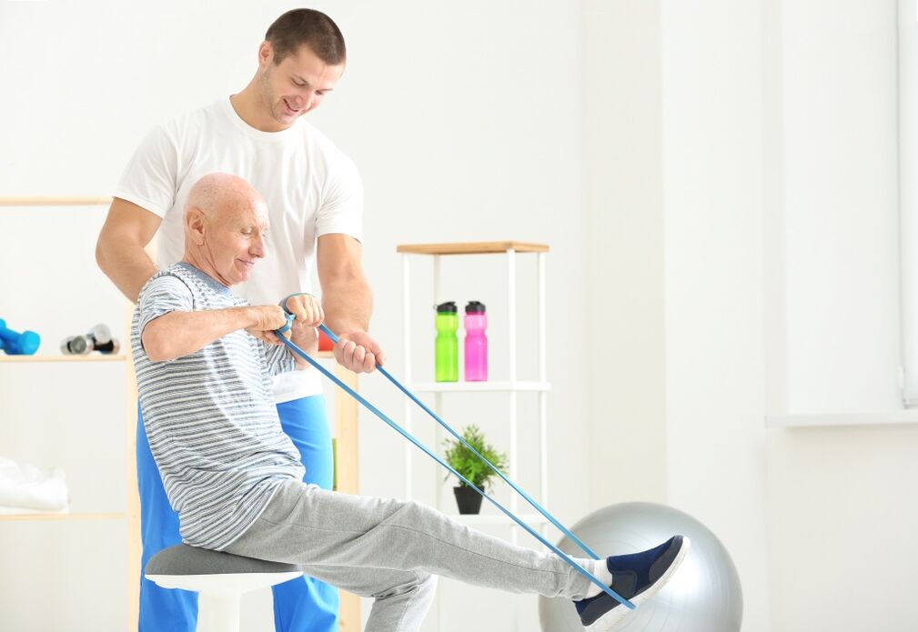 Coxarthrosis therapy in an elderly man with physical therapy